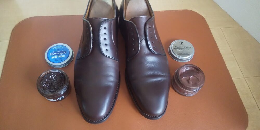 ブートブラックシルバーラインとMモゥブレィシュークリームジャーで塗った革靴-jpg